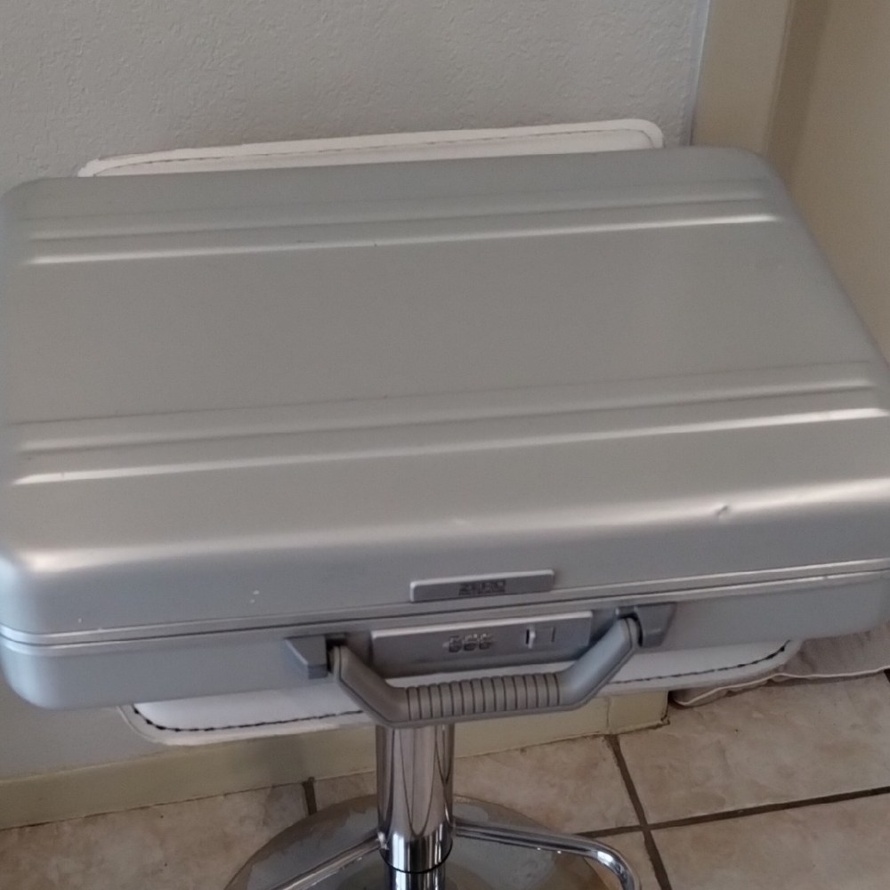 Zero Halliburton Aluminum Hard Shell Briefcase Laptop Case Attache Transport